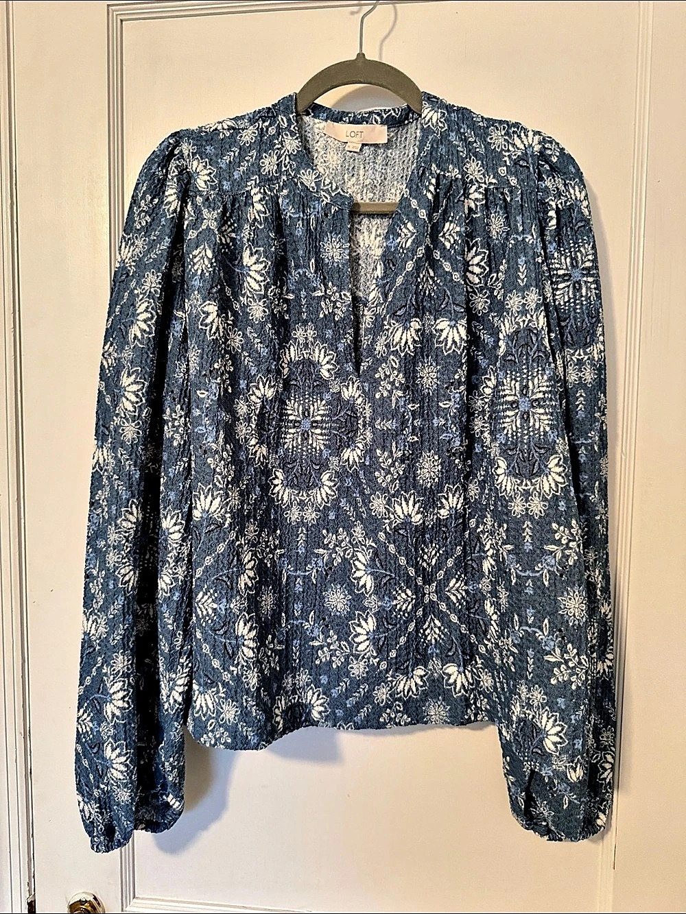LOFT Floral Long Sleeve Blouse in Blue & White Size XL